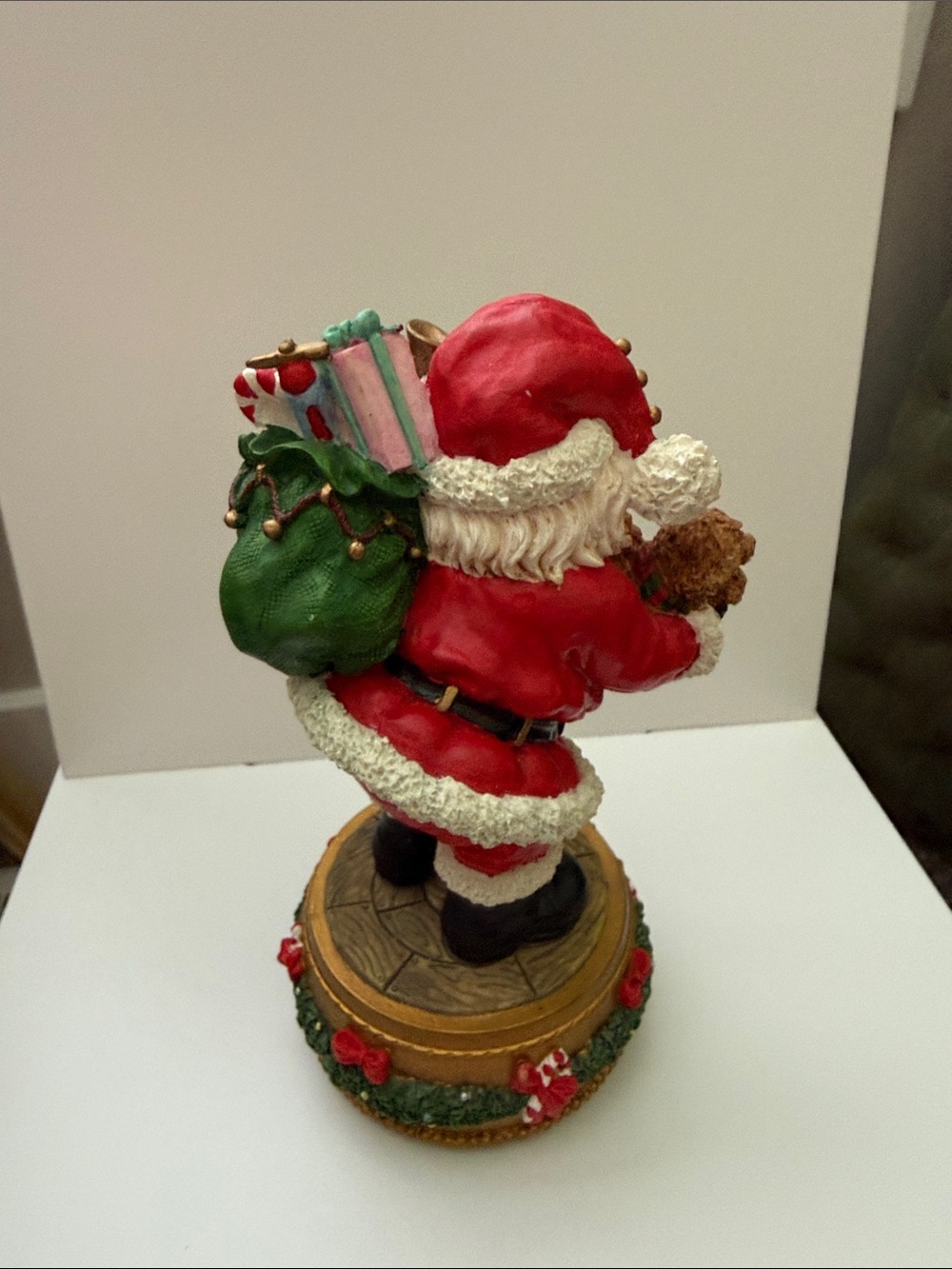 San Francisco Music Box Co.Jolly Old St Nick Santa Wind Up Music Box - Picture 3 of 9